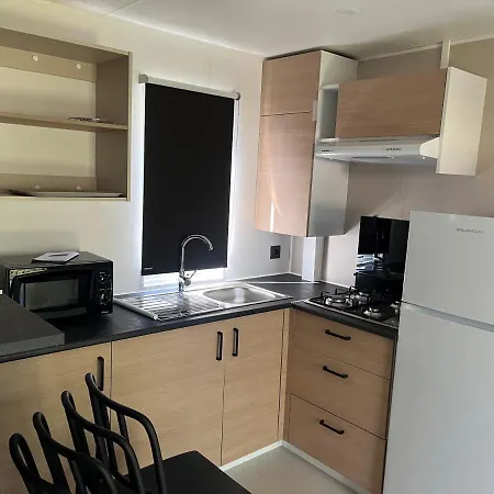 Mobilhome 4 Personnes Climatise Camping Les 7 Fonts 캠프장